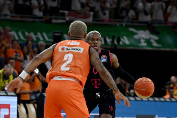 球队不仅依 球队不仅依