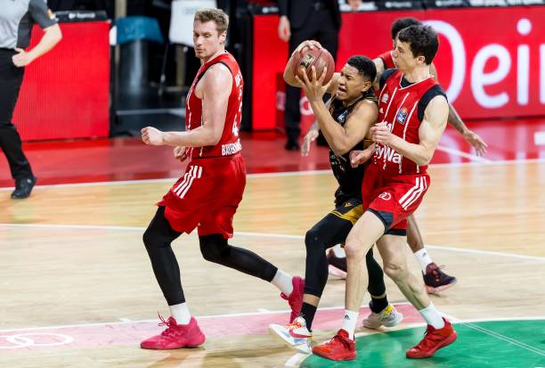 担任中国篮 担任中国篮