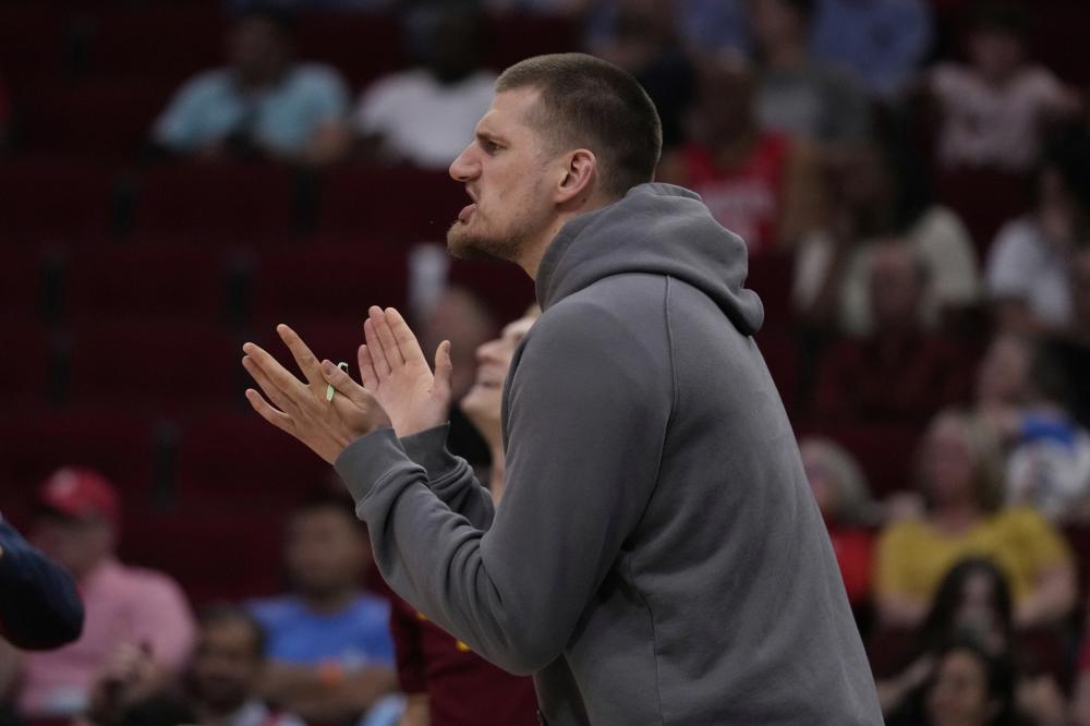 他利用自己 他利用自己